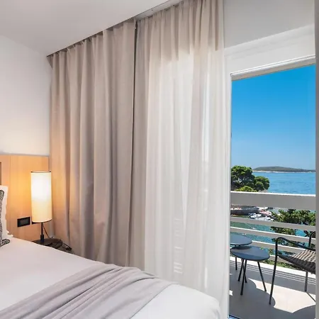 Bay Hvar 4*