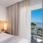 Bay Hvar 4*