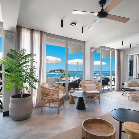 Bay Hvar 4*