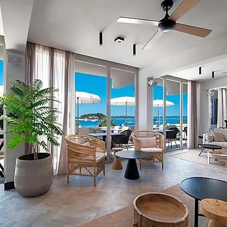 Bay Hvar 4*