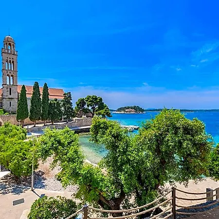 Hotel Bay Hvar 4*