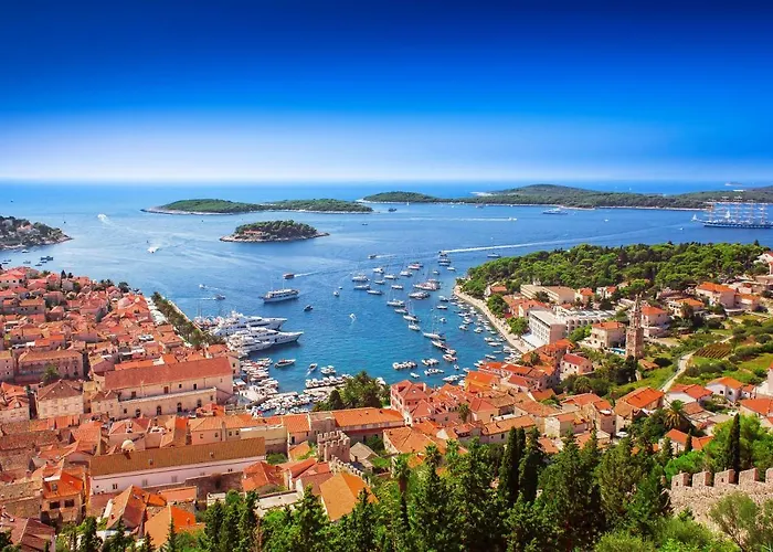 Bay Hvar 4* חוואר